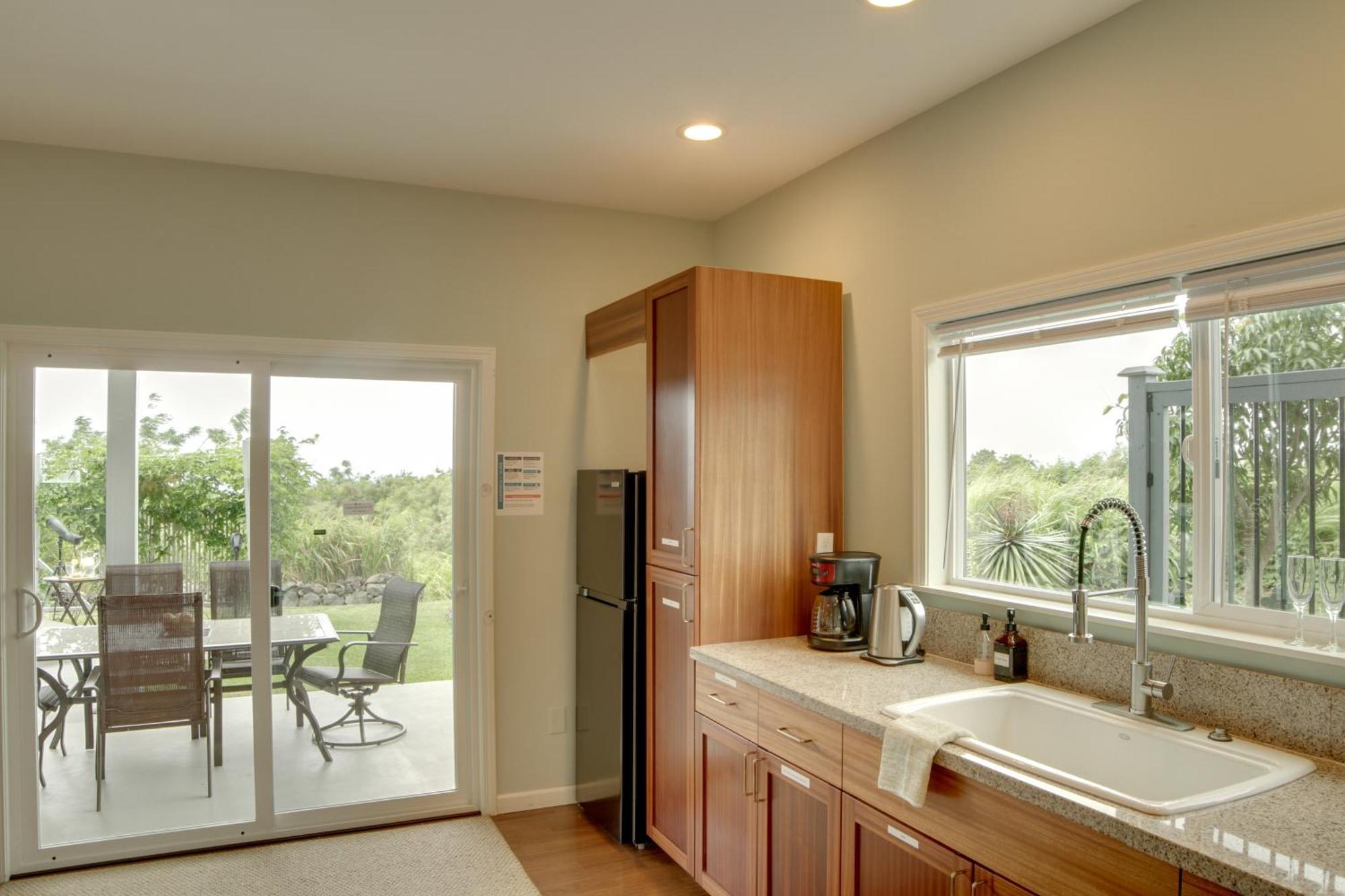 The Aloha Green House Retreat With Ocean Views! Naalehu Bagian luar foto
